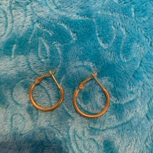 3/4 inch hoop earrings gold